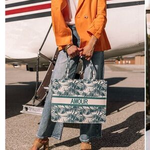 NWOT AMOUR green and white palm tote bag